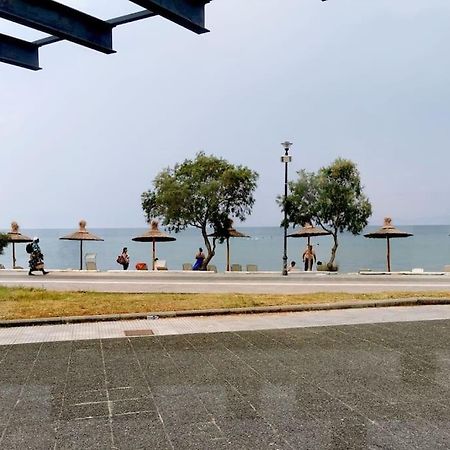 Apartment With 3 Rooms Just 1 Min From The Beach And Free Public Parking Peraía Екстериор снимка