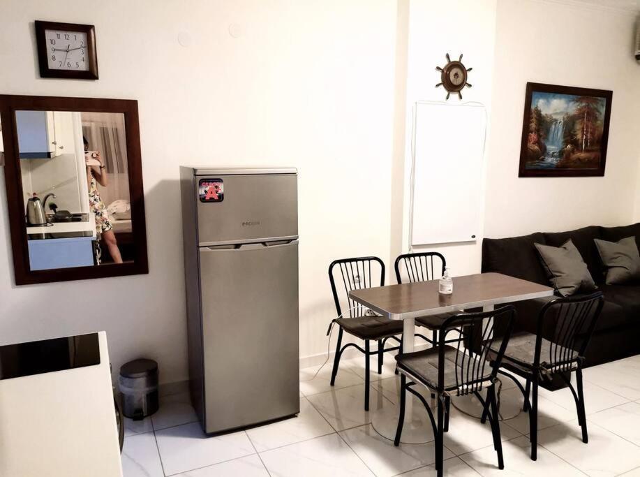 Apartment With 3 Rooms Just 1 Min From The Beach And Free Public Parking Peraía Екстериор снимка
