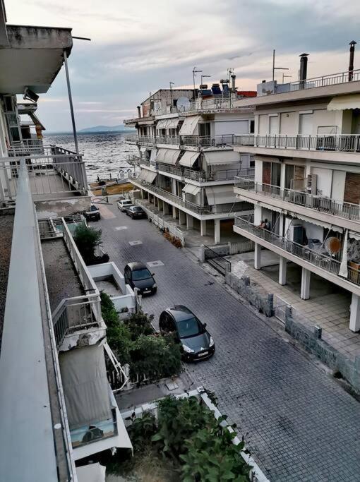 Apartment With 3 Rooms Just 1 Min From The Beach And Free Public Parking Peraía Екстериор снимка