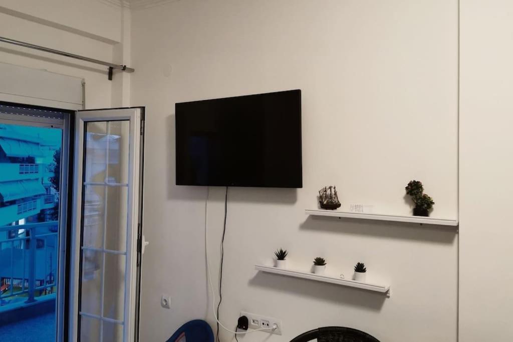 Apartment With 3 Rooms Just 1 Min From The Beach And Free Public Parking Peraía Екстериор снимка