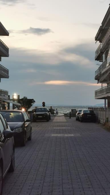 Apartment With 3 Rooms Just 1 Min From The Beach And Free Public Parking Peraía Екстериор снимка