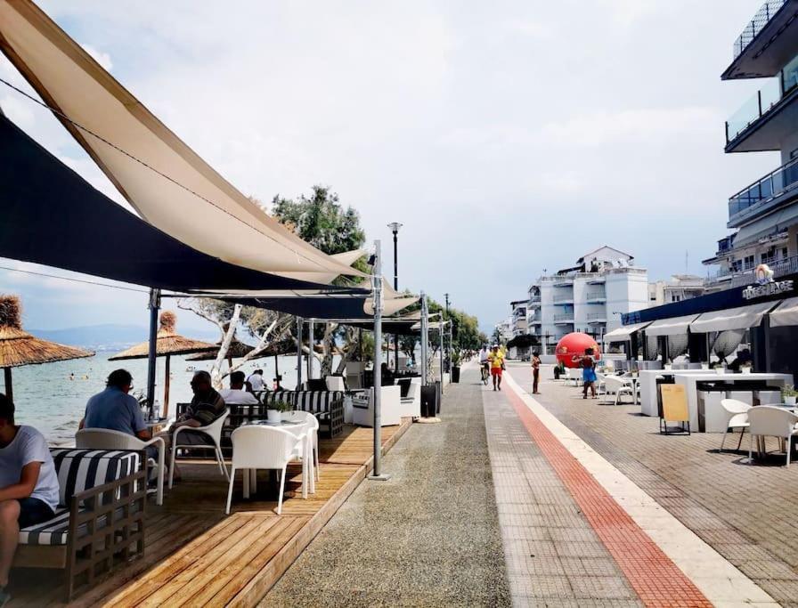 Apartment With 3 Rooms Just 1 Min From The Beach And Free Public Parking Peraía Екстериор снимка